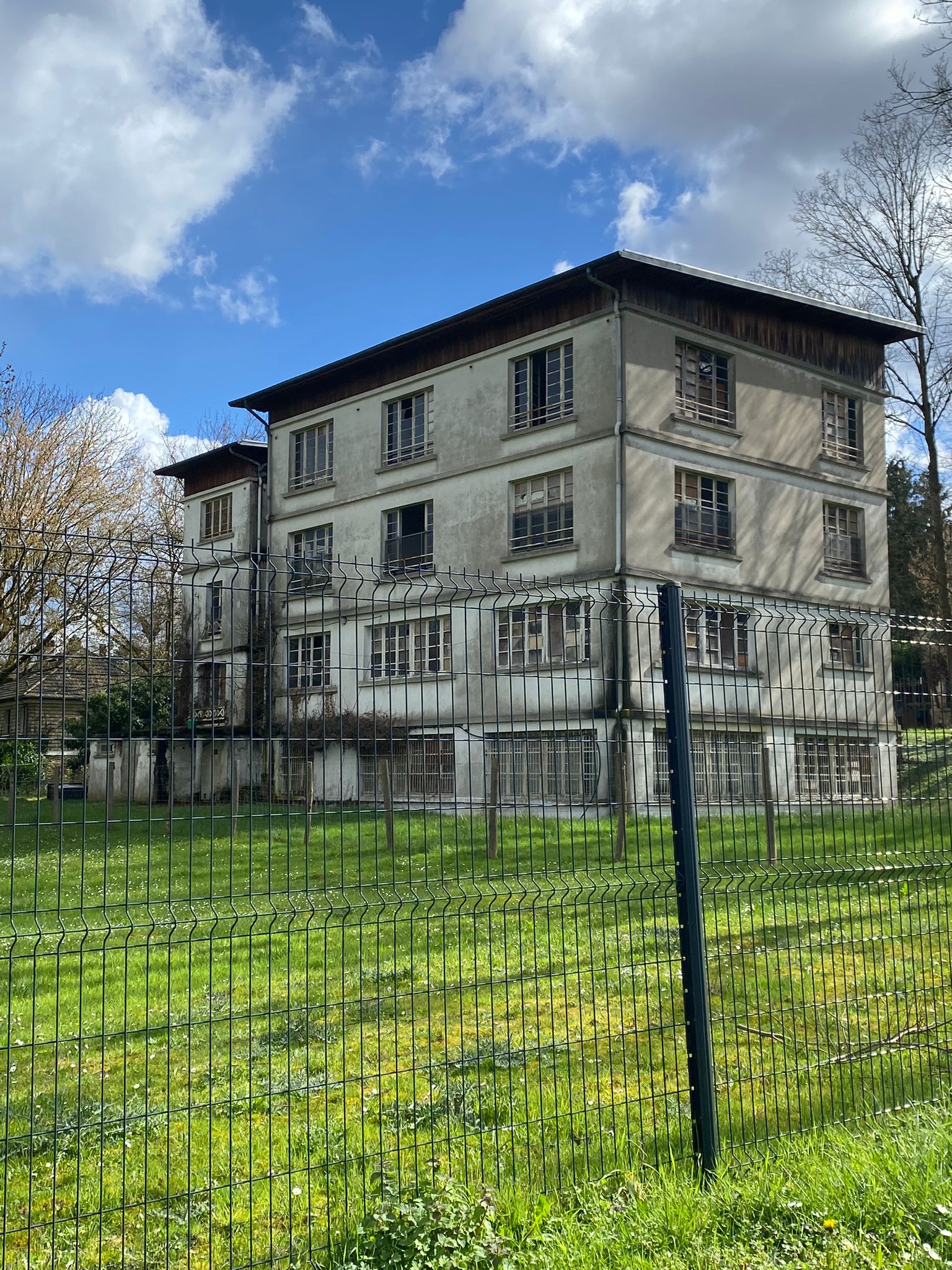 Création d’un lieu éphémère jeunesse et réemploi dans une maison désaffectée