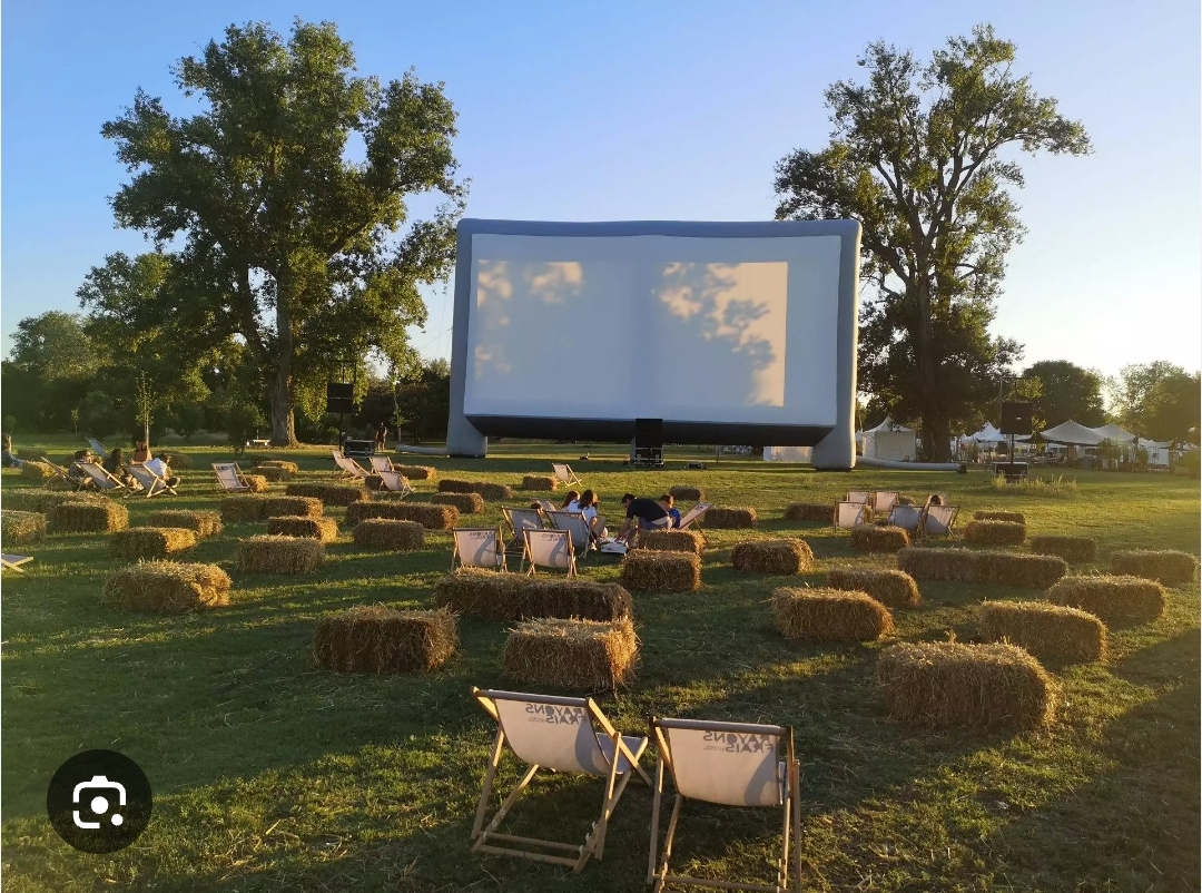Cinéma en plein air l'été de juillet à Août 