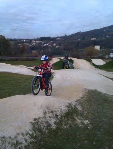 Pumptrack ou terrain de crosse  et trialvelo